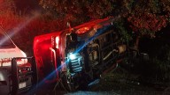 Vuelca camioneta en Irapuato a un costado del Canal de Coria