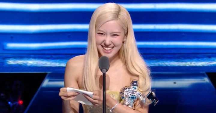 VMAs 2025: Rosé Thanks Herself for Song of the Year