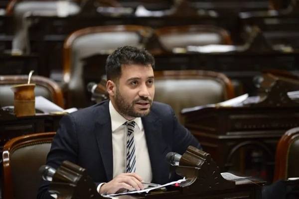 Denuncian que Cacace firmó actas de examen sin estar presente en la UNSL