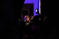 Ushuaia amaneció con carteles en rechazo a la visita de Milei: "No queremos que negocien nuestra soberanía"