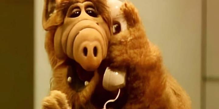 Un fenómeno global de 102 capítulos, el actor que usó su traje y el inesperado y triste final: el día que el mundo conoció a Alf