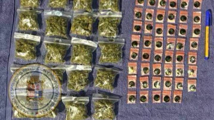 Llevaba un arma de fuego y droga; presunto homicida es detenido por la Policía de León