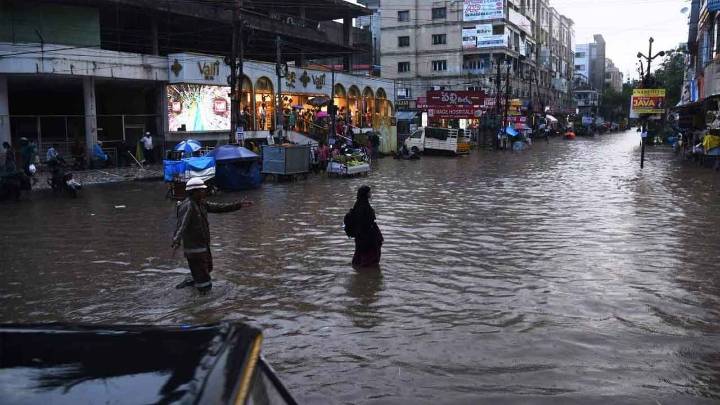 Heavy rains bring city to a halt