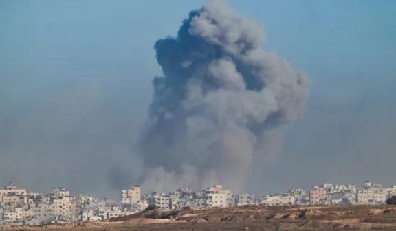 Israel lanzó una ofensiva terrestre en Gaza con tanques y bombardeos masivos: se registraron más de 40 muertos