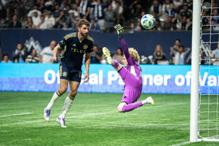 Muller scores hat trick as Whitecaps clinch playoffs spot with 7