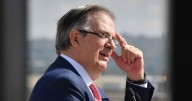 Sopesa Ebrard aplicar arancel de 50% a autos chinos y a otros productos asiáticos