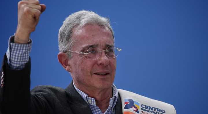 Álvaro Uribe Vélez vuelve como candidato al Senado