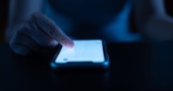 Cómo opera la nueva estafa de robo de cuentas de WhatsApp mediante votaciones falsas