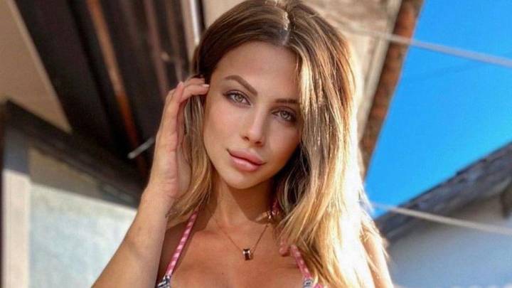 Bikini extra small y mini tenista, el combo más audaz de Romina Malaspina