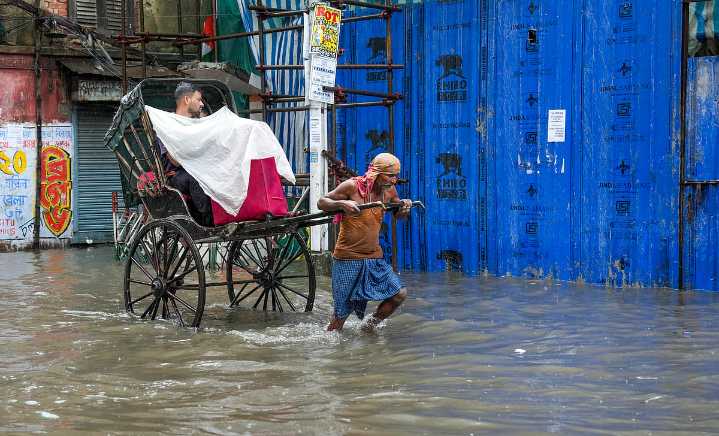 Kolkata Rains: Heavy Downpour Triggers Massive Waterlogging and School Closures