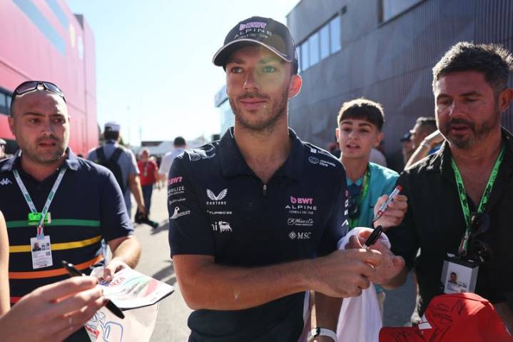 Pierre Gasly signs contract extension with Alpine