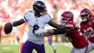 Lamar Jackson dejó juego de Ravens por lesión en la pierna