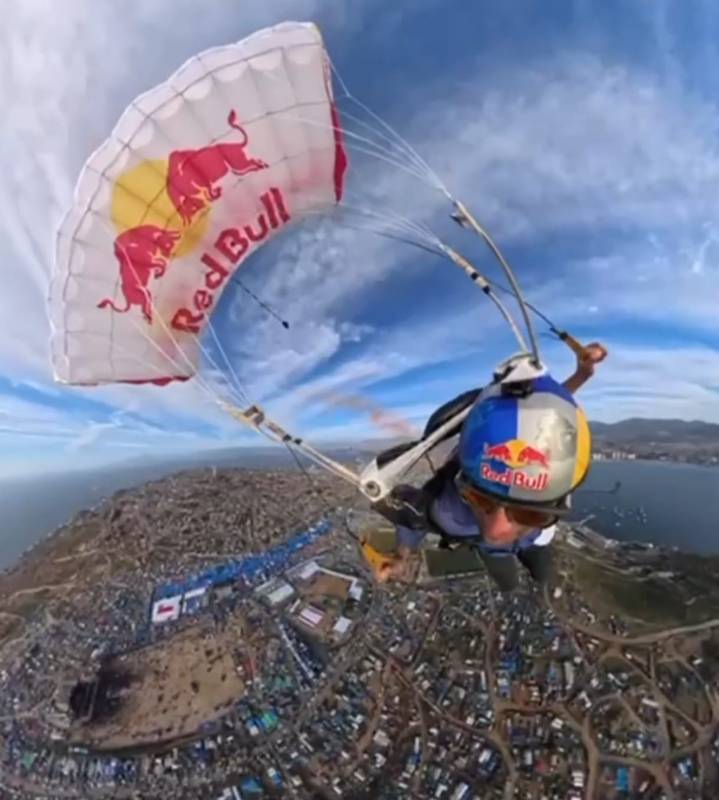 El increíble vuelo de Sebastián "Ardilla" Álvarez sobre la Pampilla de Coquimbo
