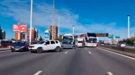 Video: tremendo choque en la General Paz, un micro sin frenos arrasó con nueve…