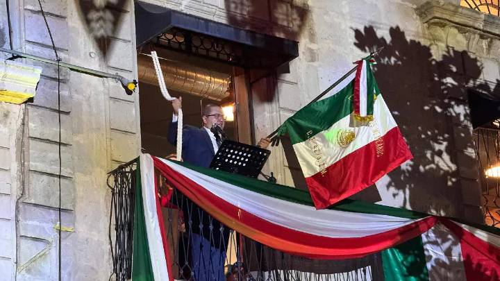 “¡Viva la familia!”: Así dio Chava Calderón el Grito de Independencia desde la Plaza Principal