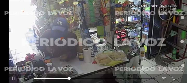 Anciana es víctima de robo con cuchillo en tienda de conveniencia