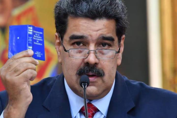 Maduro anuncia consultas sobre el decreto de conmoción externa, aunque ya lo firmó
