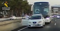Investigan a un conductor grabado en Palma conduciendo de manera temeraria y obligando a parar a un bus con menores