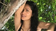 Salma Hayek se despidió de sus 59 años en microbikini al natural