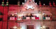Miles de michoacanos dan el Grito de Independencia en Morelia; mujeres el mensaje