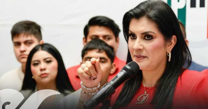 Acusa Delfina Pozos a Néstor Camarillo de intentar llevarse alcaldes priístas a MC