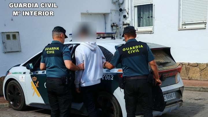 Detenido un joven de 19 años tras 23 denuncias de daños ocasionados por pintadas en Camponaraya (León)