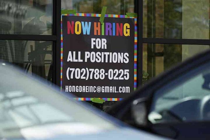 US jobless claims exceed predictions, see moderate rise