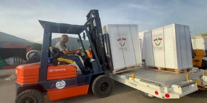 Llega al país cargamento de insumos para diabéticos