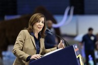 Hochul to let pharmacists prescribe COVID vaccines amid federal policy shift