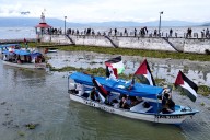 Flotilla con ayuda para Gaza dice que uno de sus barcos fue impactado por posible dron