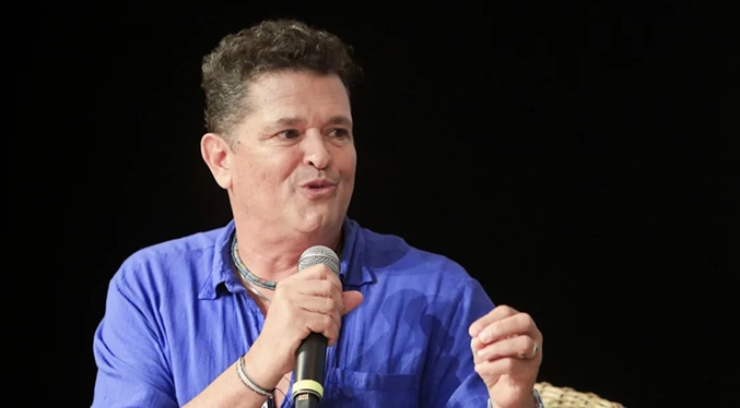 ¡Carlos Vives celebra a su increíble equipo de Los Nuevos Canticuentos, nominados al prestigioso Latin Grammy!