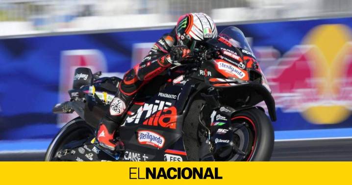 Marco Bezzecchi consigue un estratosférica pole y sorprende a los hermanos Márquez en Misano