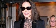 Minivestido de encaje y medias cristal, el look más potente de Catherine Zeta