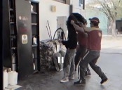 Indignación por video de una estación de servicio que simula el secuestro de una mujer