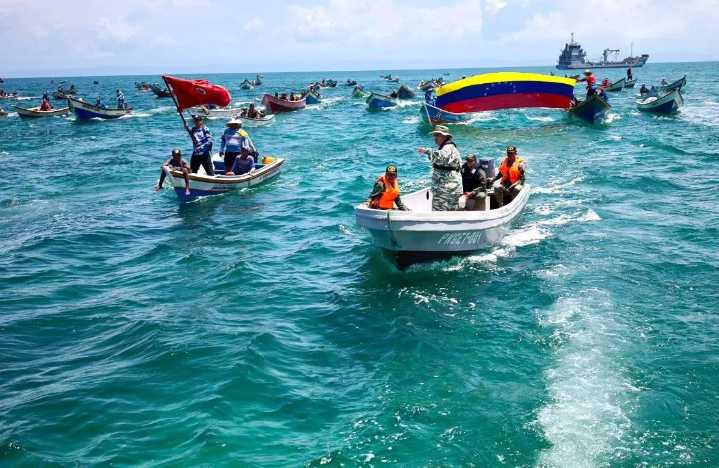 Pescadores se movilizan por la paz en jornada nacional desde las costas