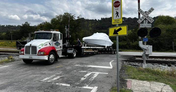 Railroad crossing at Hwy 41 & High St. in Ringgold reopens after boat trailer cleared from tracks
