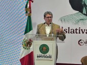 Jornada laboral de 40 horas no está en la agenda: Monreal