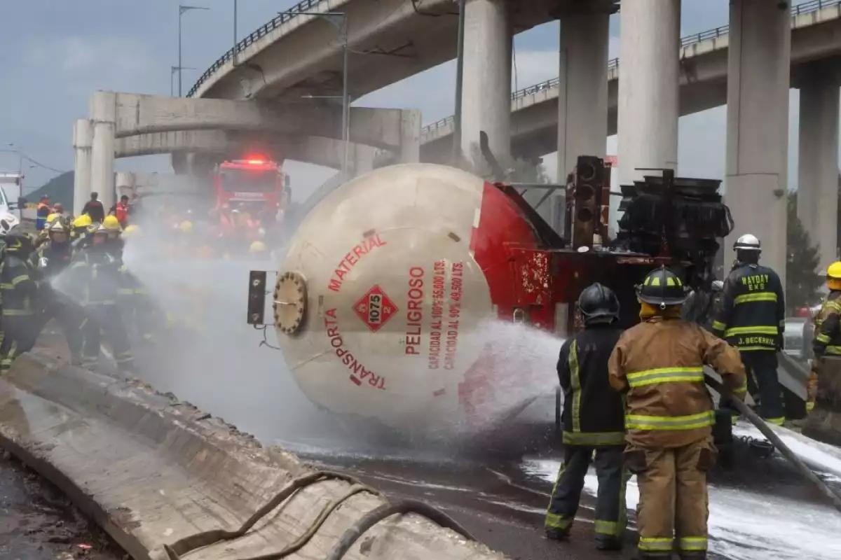 Video muestra el momento exacto de la explosión de pipa en Puente de la Concordia, Iztapalapa