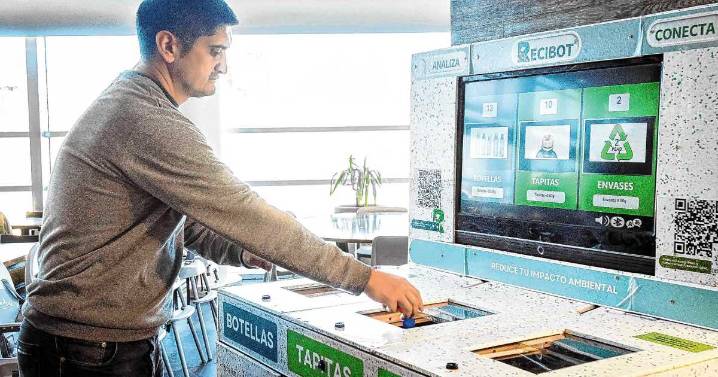 Aniversario de Neuquén 2025: Recibot, un cesto inteligente que impulsa la gestión de residuos