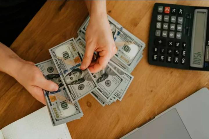 El dólar oficial baja luego de la nueva medida anunciada por el Gobierno