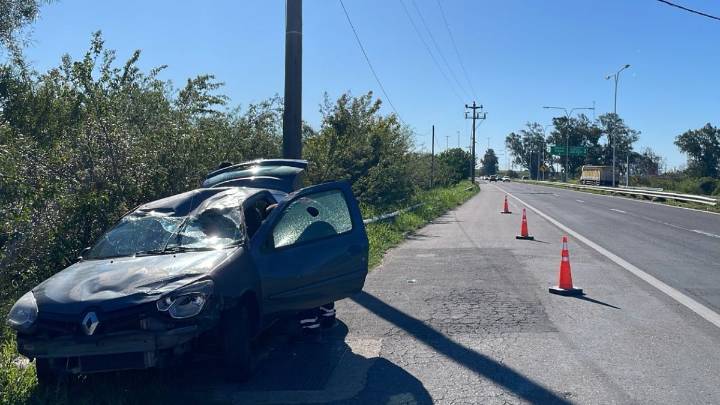 Un automovilista volcó en la Ruta Nacional 168 y afortunadamente salió ileso