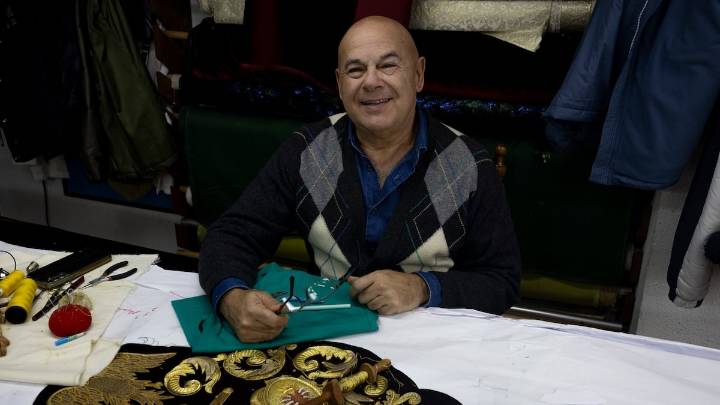 El arte sacro andaluz se moviliza contra los bordados cofrades ‘low cost’ paquistaníes: “Es una cuestión de identidad”