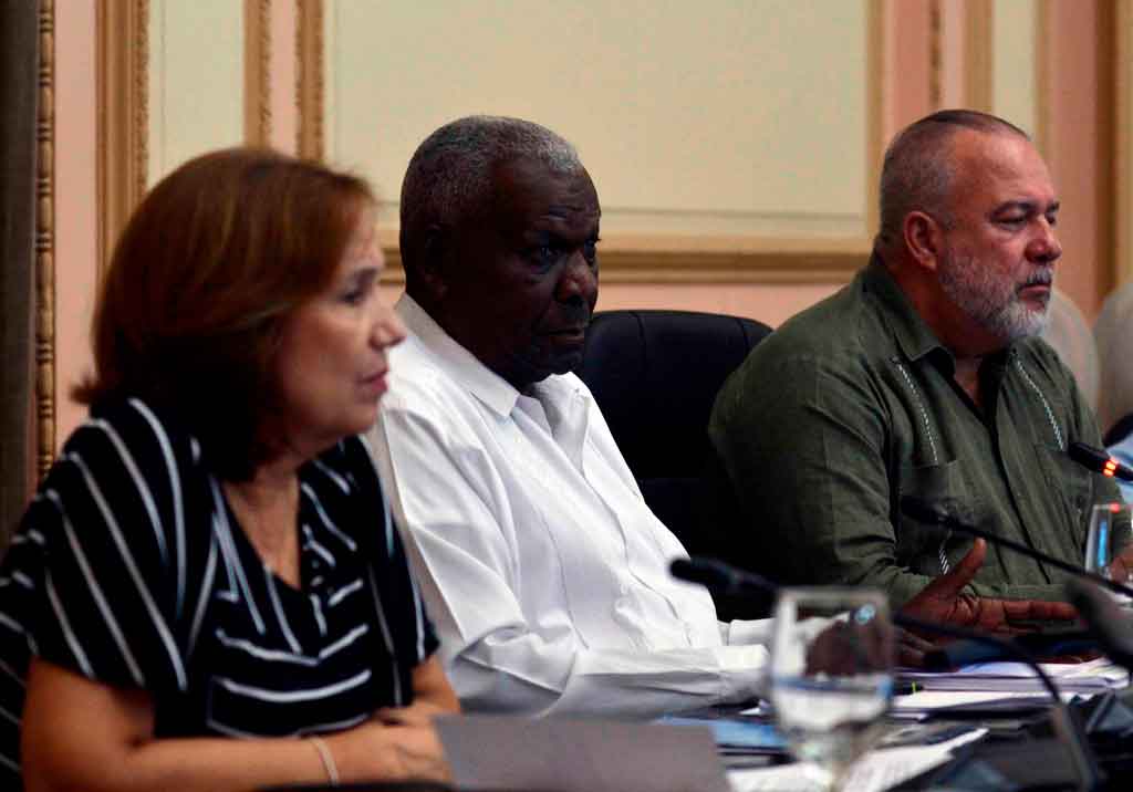 Consejo de Estado cubano evalúa temas de interés nacional