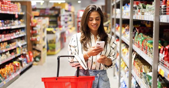 Consumo privado avanza 1.1 % anual en junio; mexicanos prefieren productos extranjeros