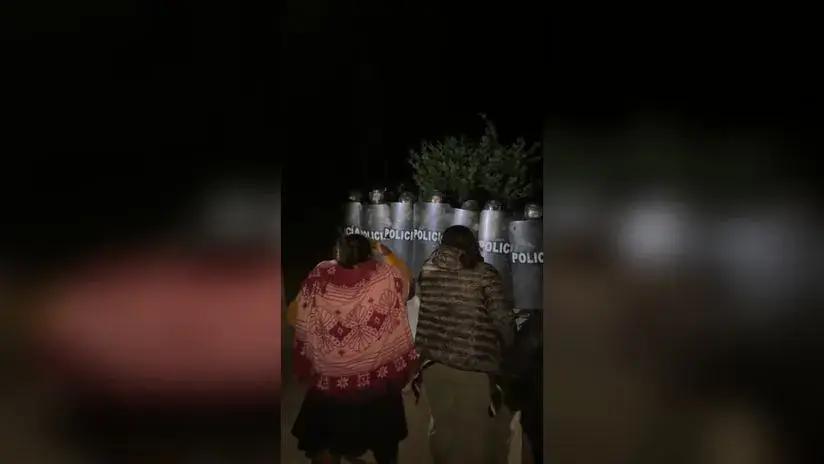Cusco: al menos 10 personas resultaron heridas durante enfrentamiento entre comuneros y policías camino hacia Machupicchu
