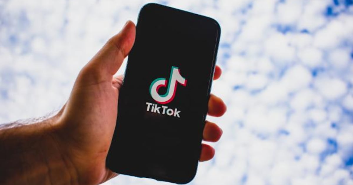 Trump firma decreto que impulsa acuerdo de venta de TikTok tras aval de China
