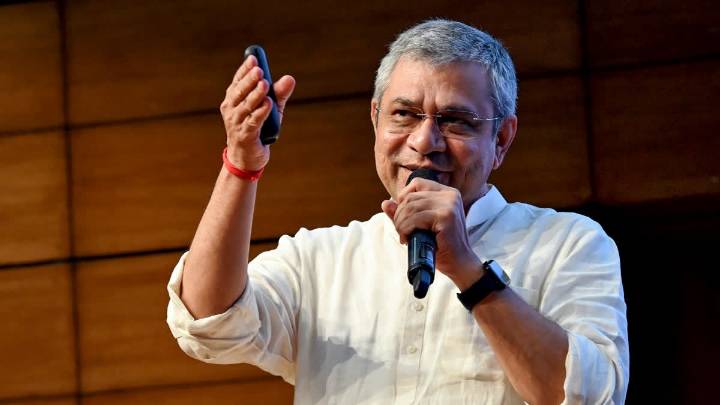 Ashwini Vaishnaw Moves To Zoho After PM Modi's 'Swadeshi' Call; Founder Sridhar Vembu Reacts