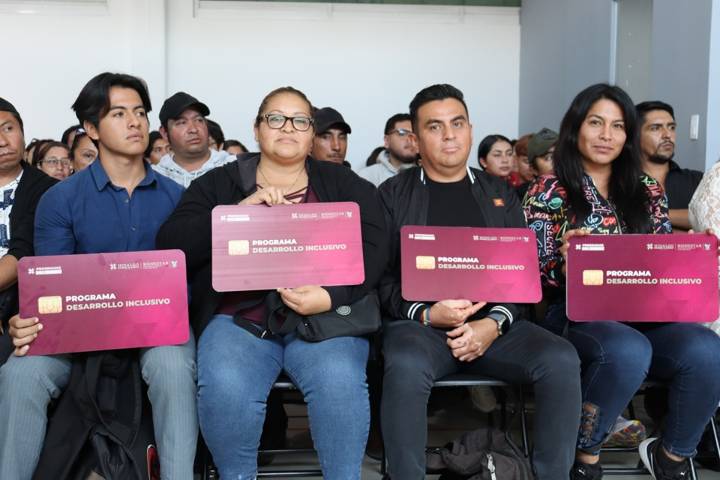Entregan tarjetas del programa “Bienestar Inclusivo”