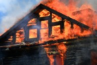 Two Vacant Homes Burn Down in Pasadena