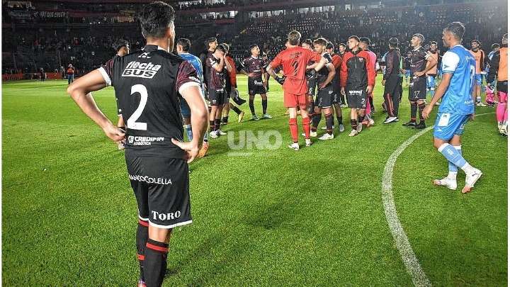 Silencio absoluto en Colón tras otro revés que lo hunde cada vez más